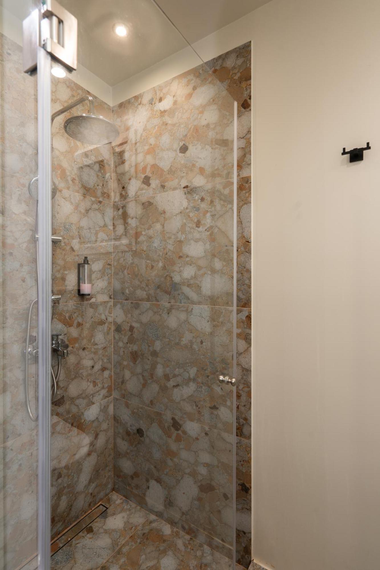 A Place 4U No6 - City Escape With Balcony Lounge & Open Living Space Αθήνα Εξωτερικό φωτογραφία